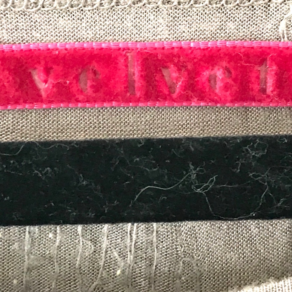 Velvet - Picture 6 of 6